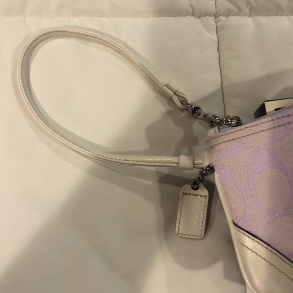 Coach waitlist - Picture 2 of 4